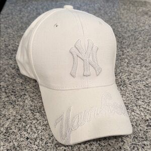 Yankees White Baseball Cap
